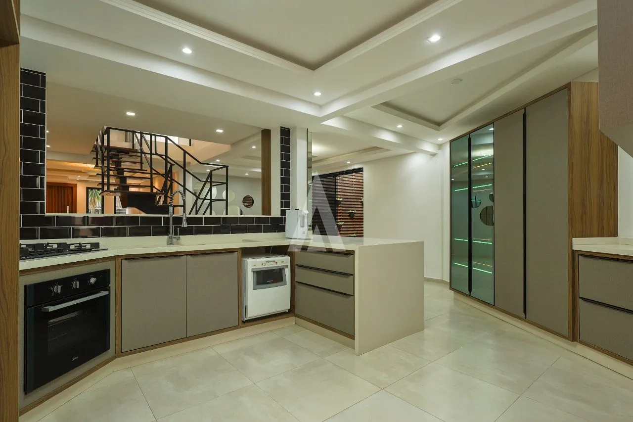 Sobrado com 3 suítes e 2 quartos à venda no bairro Bom Retiro em Joinville - SC por R$ 1.520.000,00. — foto 5