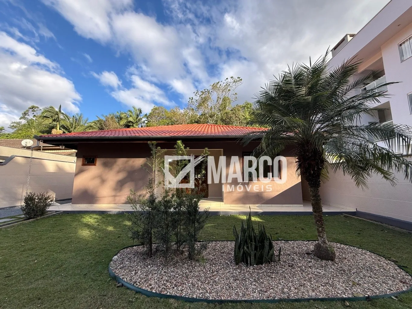 Casa com amplo quintal no Ribeirão Areia - foto 1