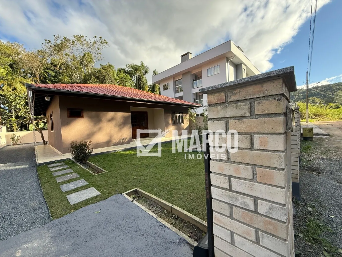 Casa com amplo quintal no Ribeirão Areia — foto 4