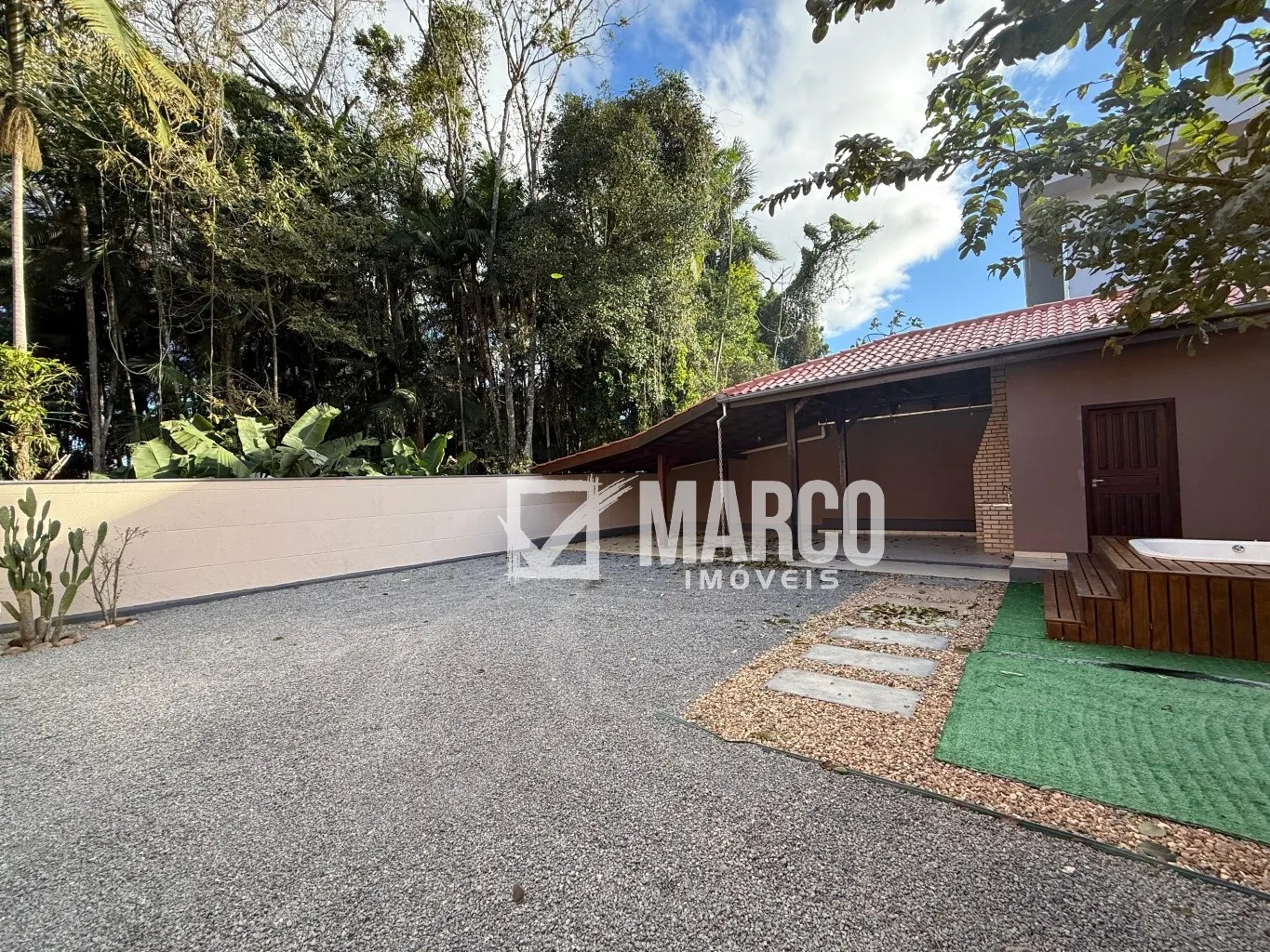 Casa com amplo quintal no Ribeirão Areia — foto 5