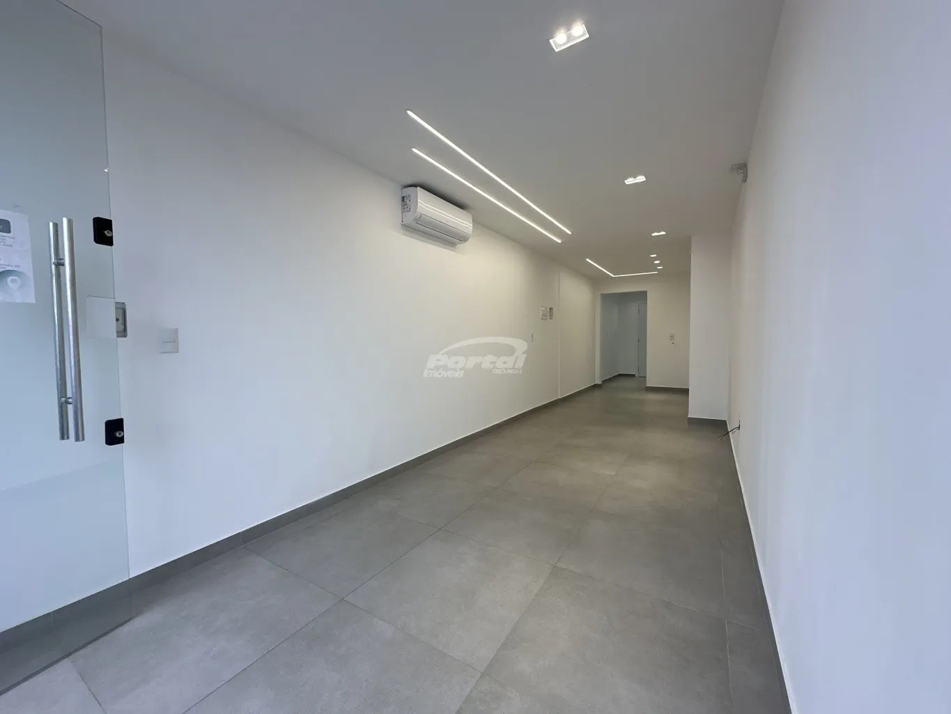 Loja térrea comercial disponível para locação no bairro Centro, em Balneário Piçarras/SC. (21957) — foto 3