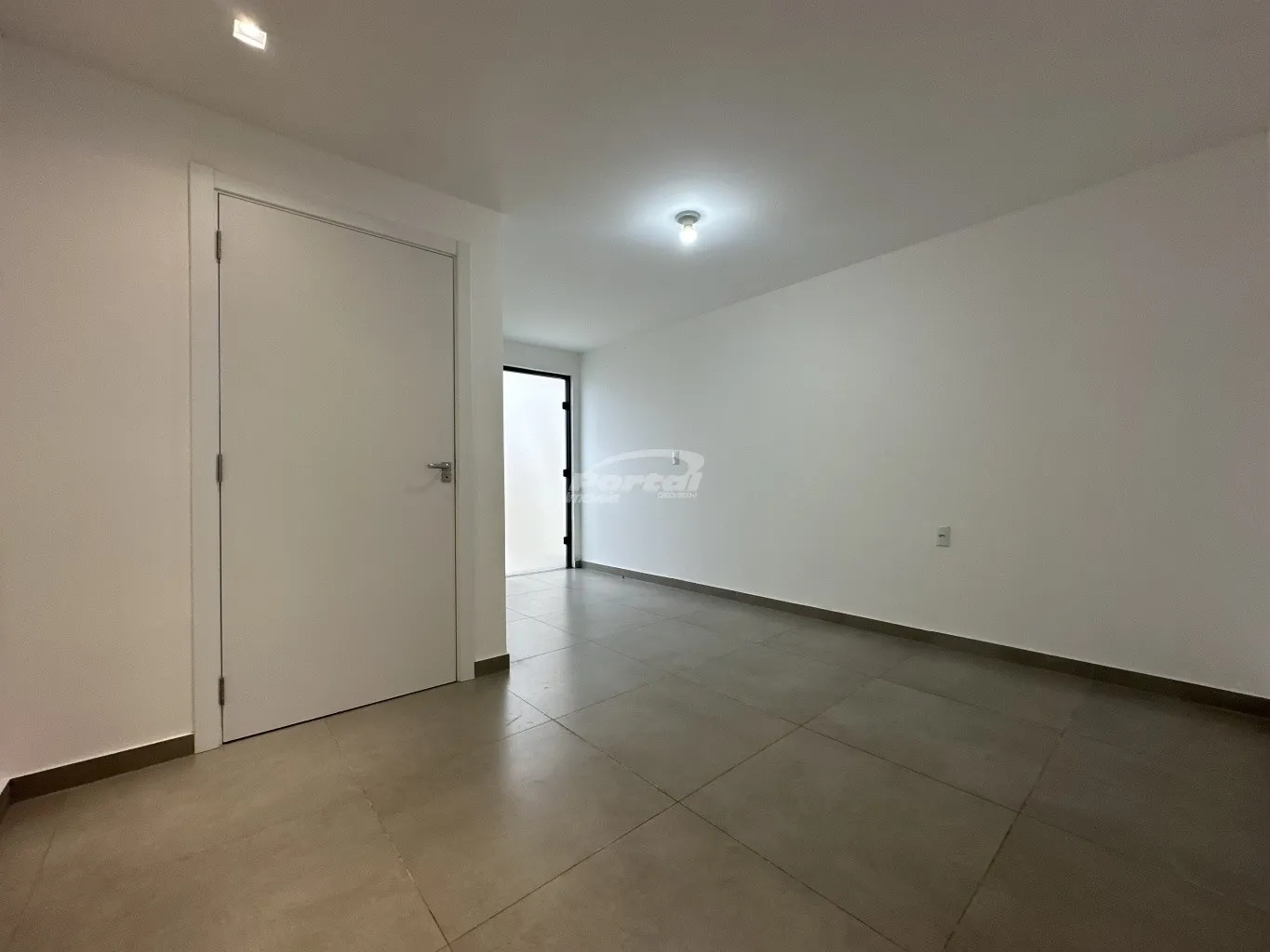 Loja térrea comercial disponível para locação no bairro Centro, em Balneário Piçarras/SC. (21957) — foto 5