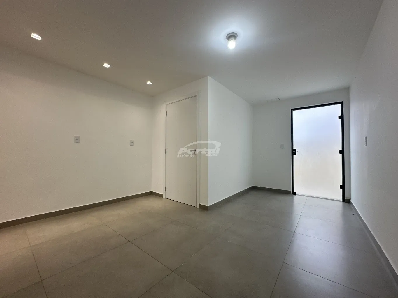 Loja térrea comercial disponível para locação no bairro Centro, em Balneário Piçarras/SC. (21957) — foto 6