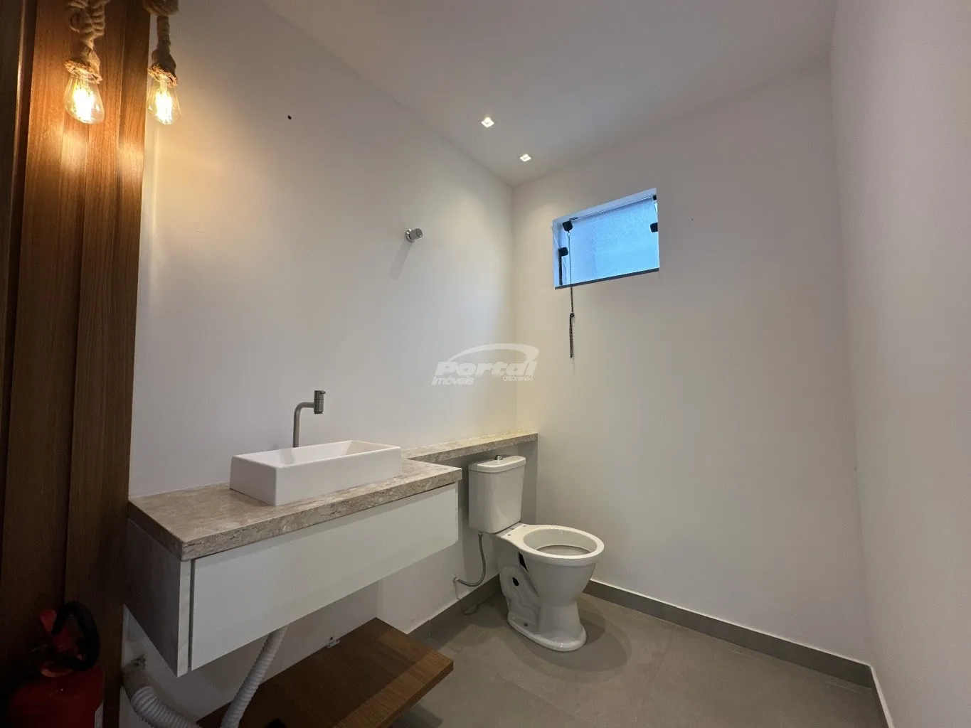 Loja térrea comercial disponível para locação no bairro Centro, em Balneário Piçarras/SC. (21957) — foto 7