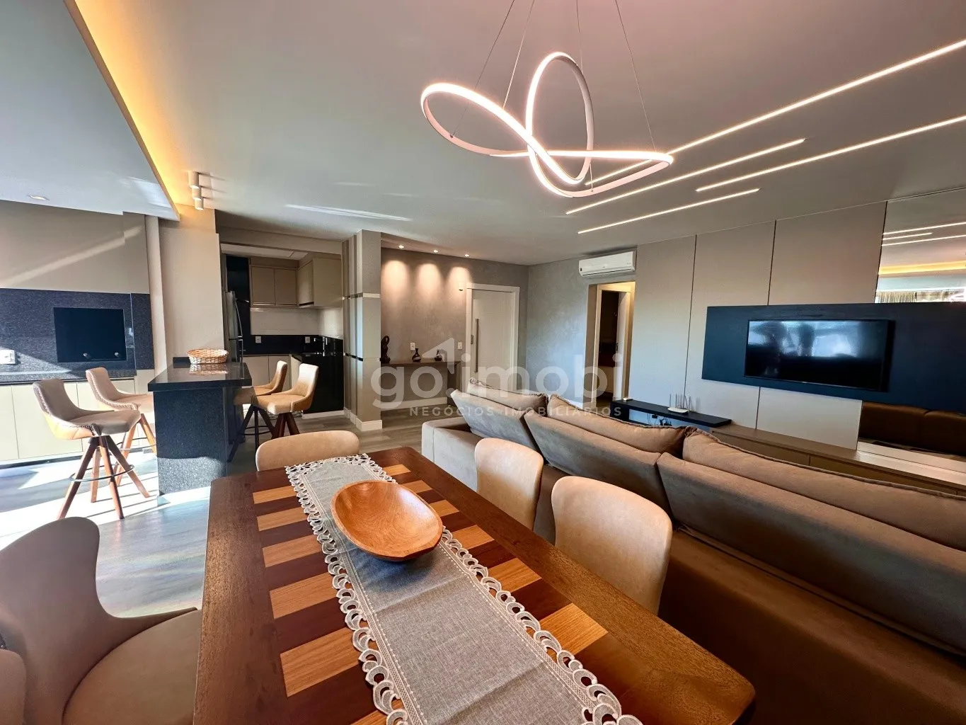 Lindo apartamento de 3 suítes com 4 vagas de garagem em Meia-Praia, Itapema - foto 1