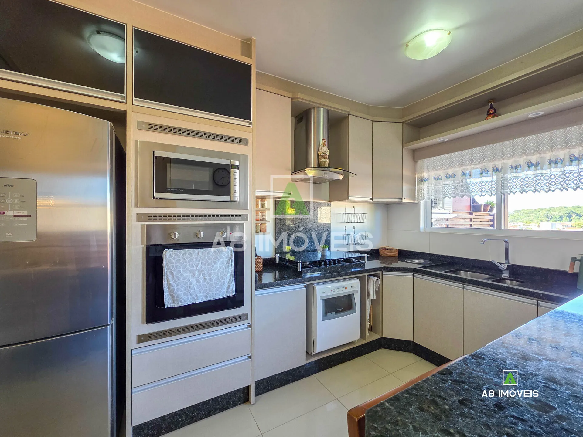 SOBRADO CONDOMÍNIO ITOUPAVA CENTRAL SEMI MOBILIADO — foto 3