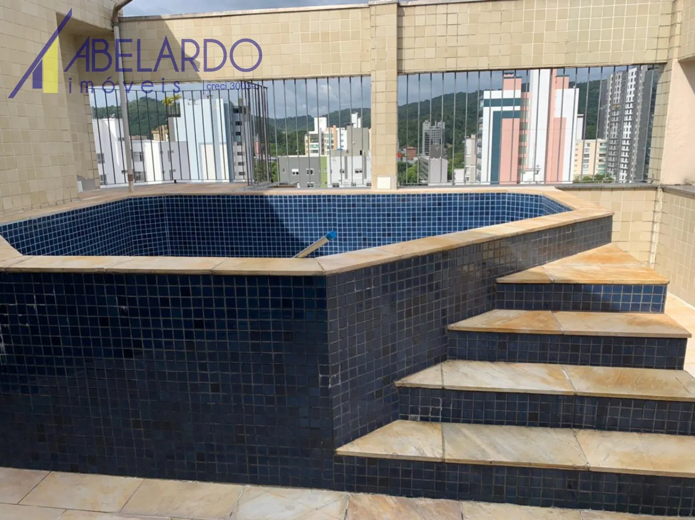 MARAVILHOSA COBERTURA - JARDIM BLUMENAU - totalmente mobiliada. Sendo tipo duplex, essa maravilhosa cobertura com uma área privativa de 341m2 vai te conquistar! — foto 2