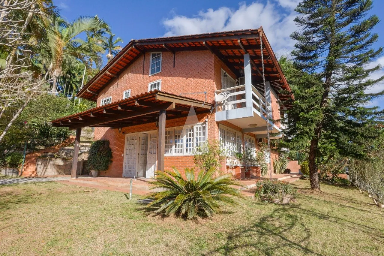 Sobrado com 1 suíte, 2 demi-suítes e 2 quartos à venda no bairro América em Joinville - SC por R$ 2.200.000,00. - foto 1