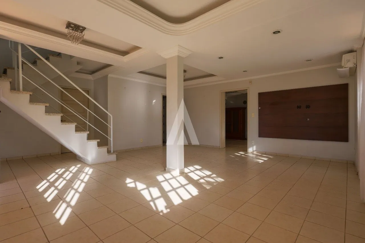 Sobrado com 1 suíte, 2 demi-suítes e 2 quartos à venda no bairro América em Joinville - SC por R$ 2.200.000,00. — foto 3