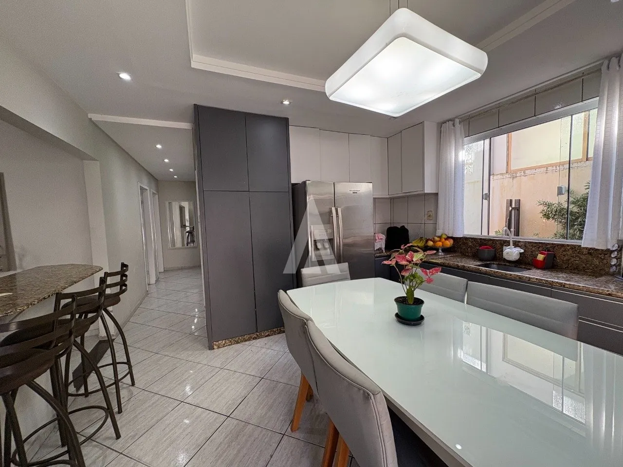 Casa plana com 1 suíte e 2 quartos à venda no bairro Costa e Silva em Joinville - SC por R$ 790.000,00. — foto 4