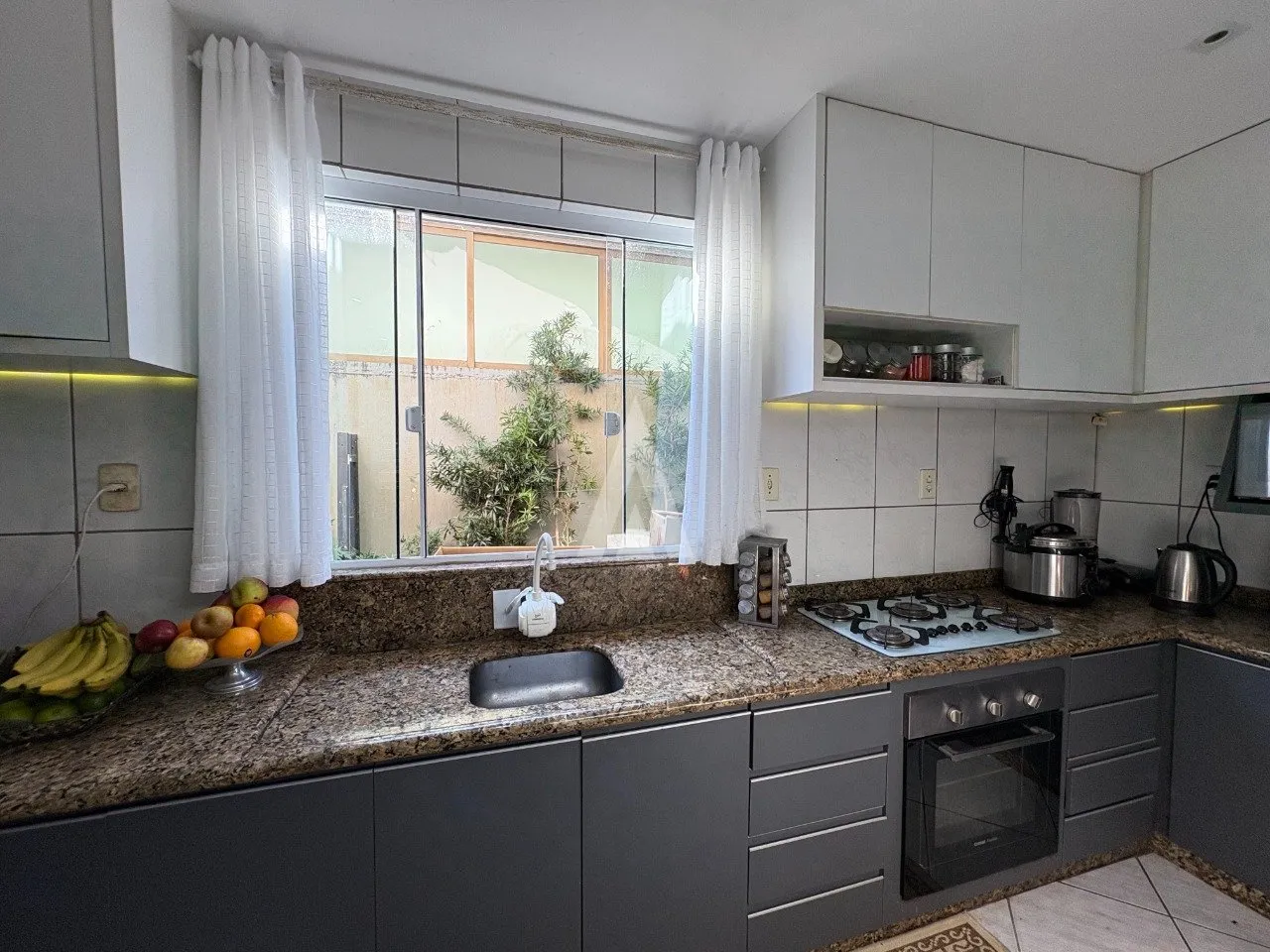 Casa plana com 1 suíte e 2 quartos à venda no bairro Costa e Silva em Joinville - SC por R$ 790.000,00. — foto 6