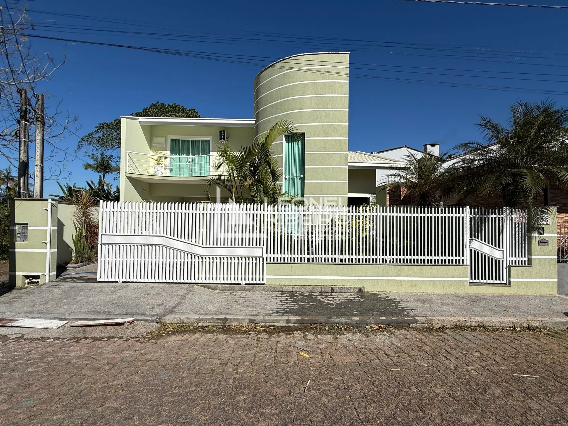Casa com 4 dormitórios à venda, 247 m no bairro Centro em Timbó/SC - foto 1