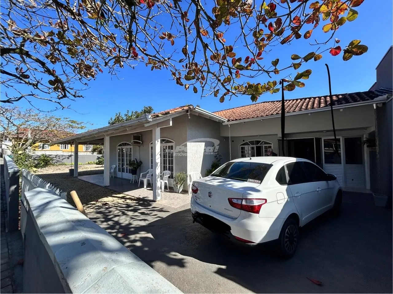 Espetacular casa com lindo e amplo terreno de esquina em Barra Velha. — foto 4