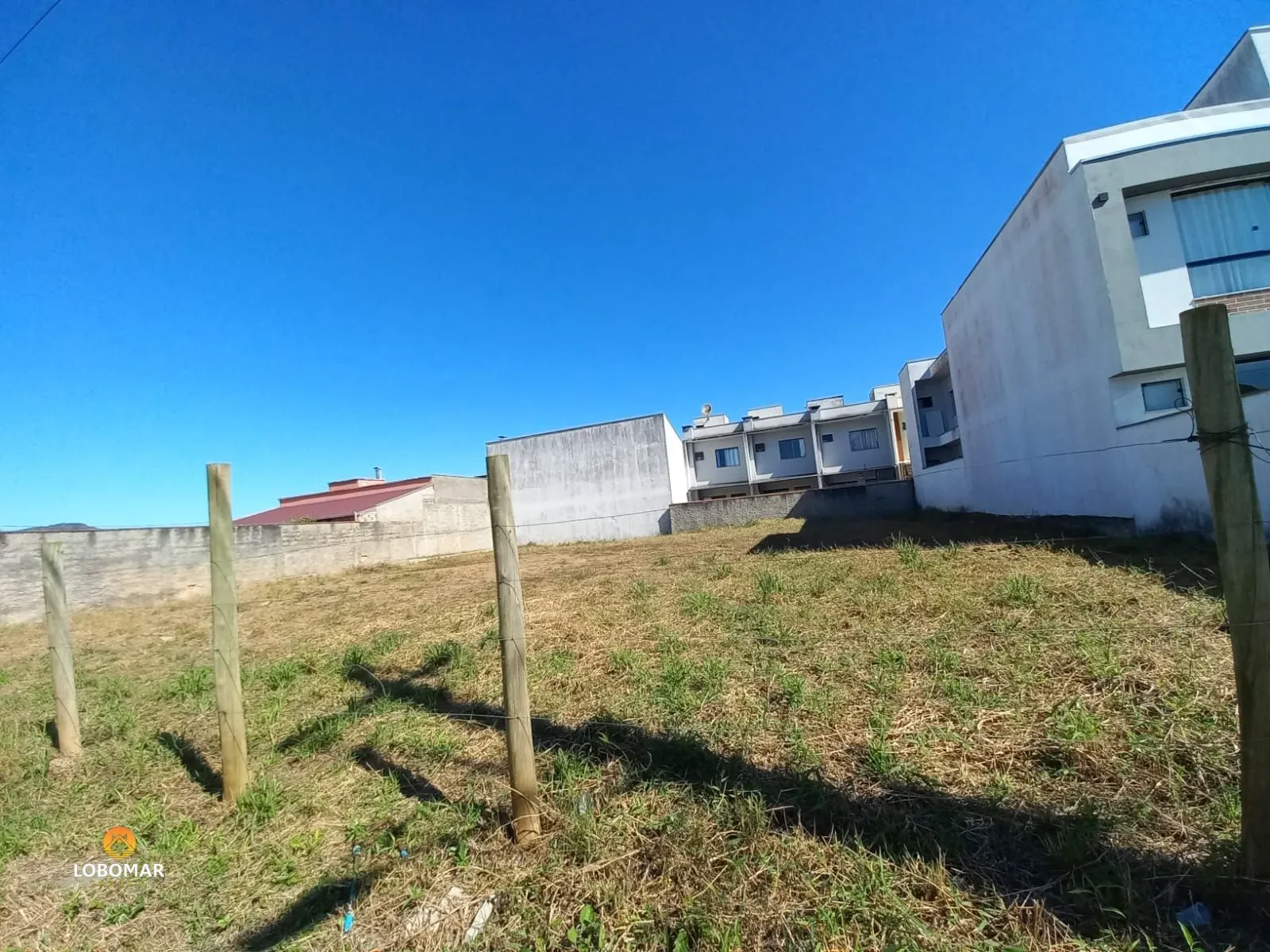 Terreno à apenas 740 metros do mar, no Centro de Balneário Piçarras SC! — foto 2