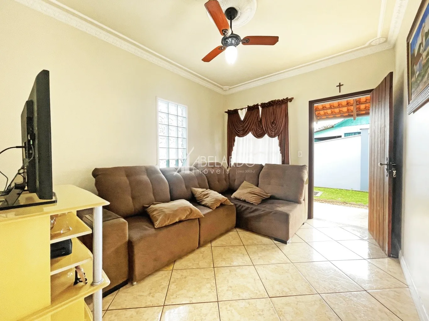 CASA COM TRÊS DORMITÓRIOS, DUAS VAGAS DE GARAGEM E PISCINA - BAIRRO FORTALEZA — foto 6