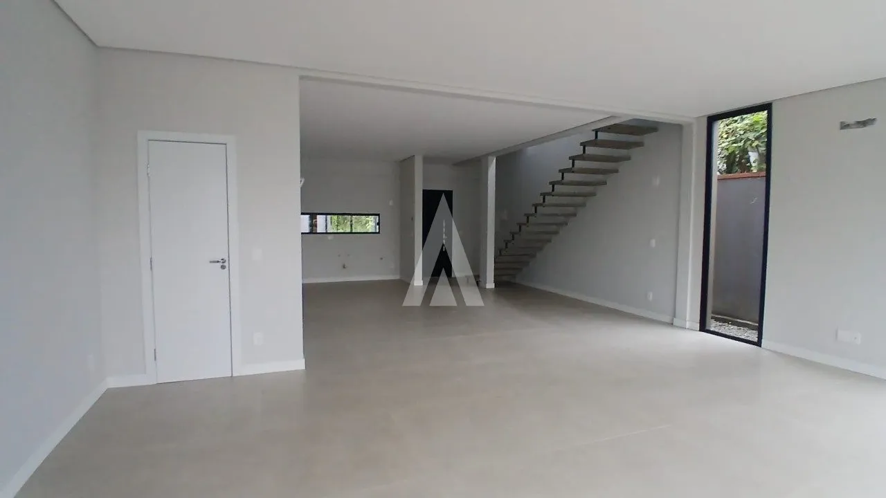 Sobrado Geminado com 4 suítes a venda no Bairro Saguaçu - Joinville R$ 1.500.000,00 — foto 5