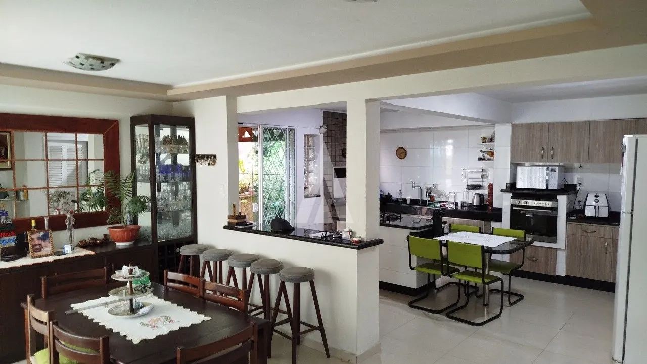 Casa com 3 suítes mais 1 quarto à venda no bairro Itaum em Joinville - SC por R$790.000,00 — foto 2