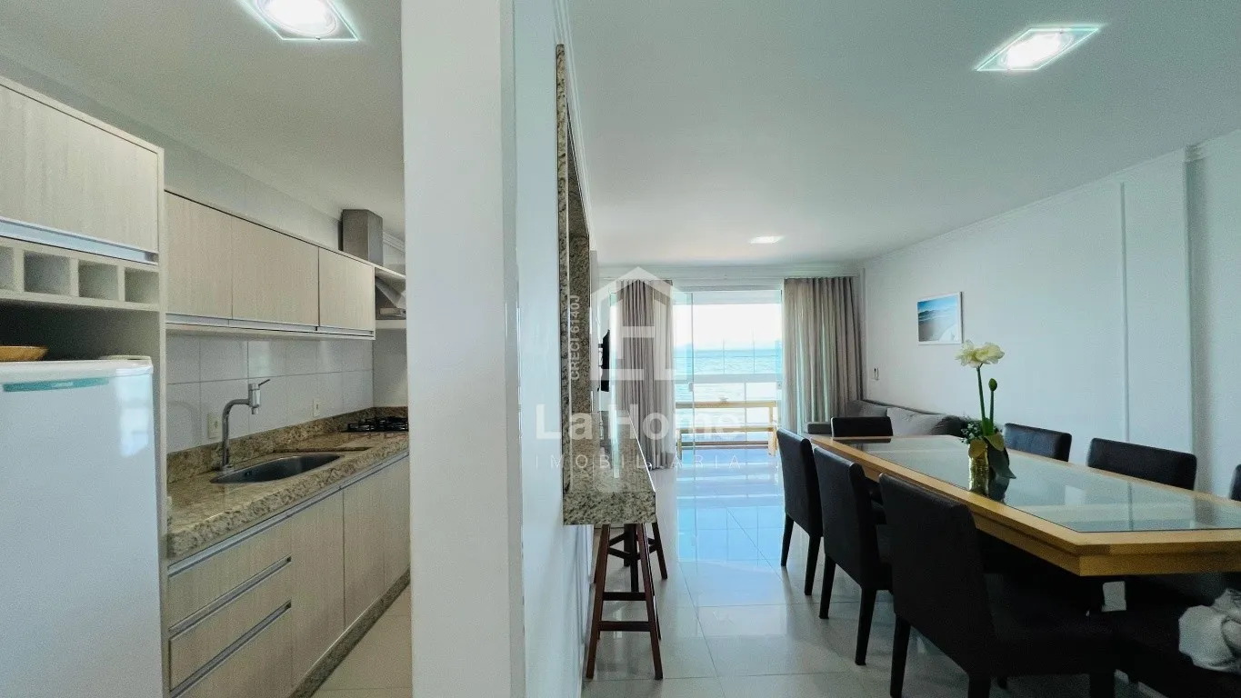 Apartamento mobiliado com 03 suítes de Frente para o Mar em Morrinhos, Bombinhas/SC de R$ 3.700.000,00 por R$ 3.000.000,00. — foto 2