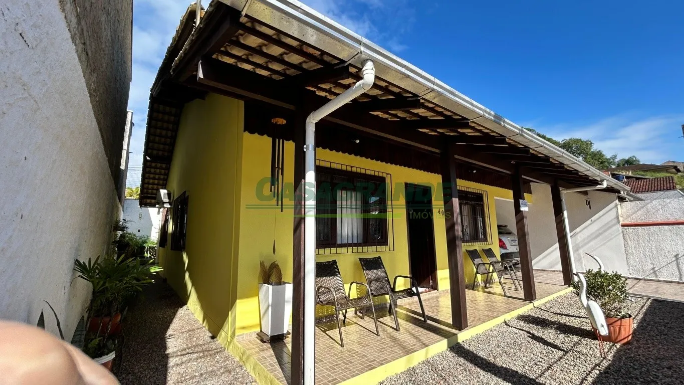 Ótima Casa no Bairro Itoupava Central em Blumenau com 3 Dormitórios — foto 3