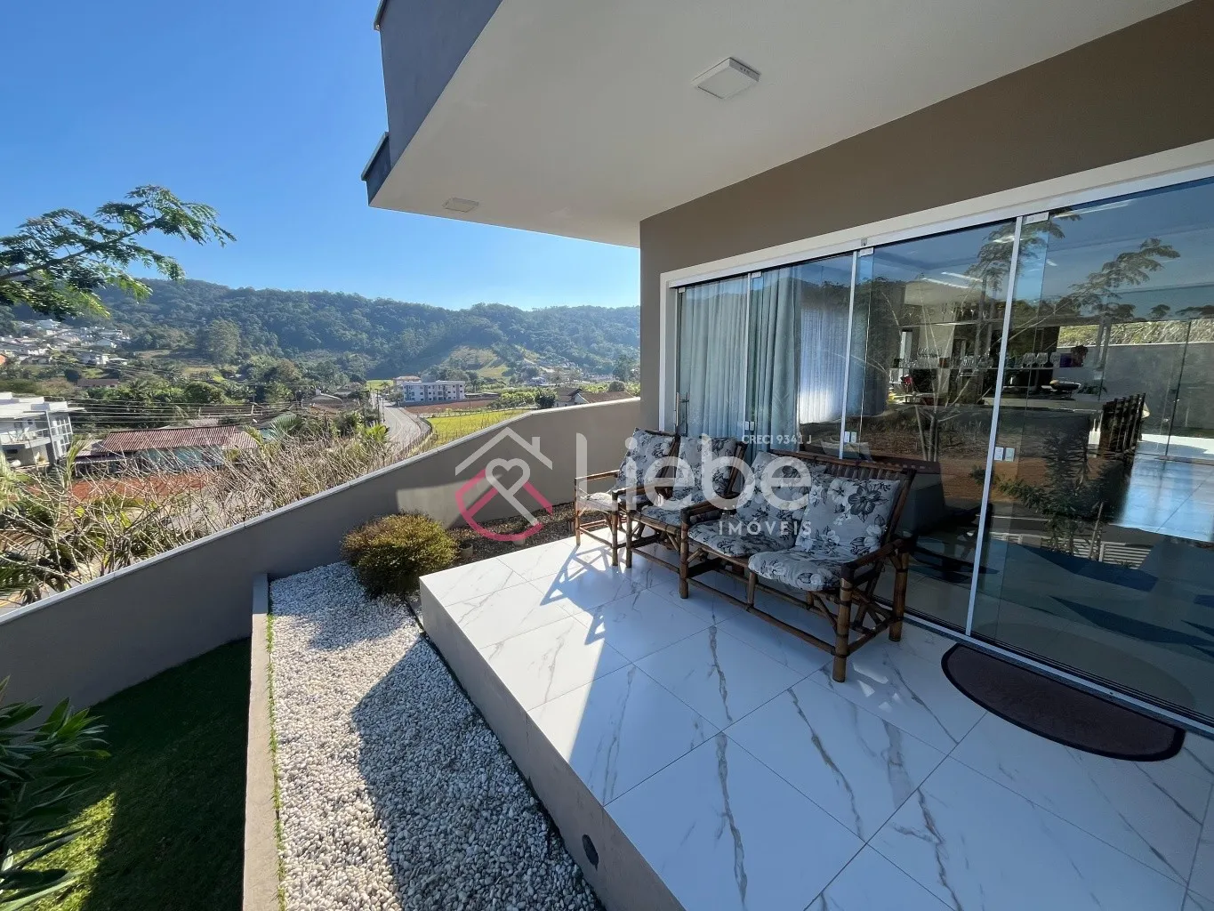 Linda CASA mobiliada no Centro da Cidade de Pomerode com 175,00m de área construída num terreno de 450,02m. — foto 2
