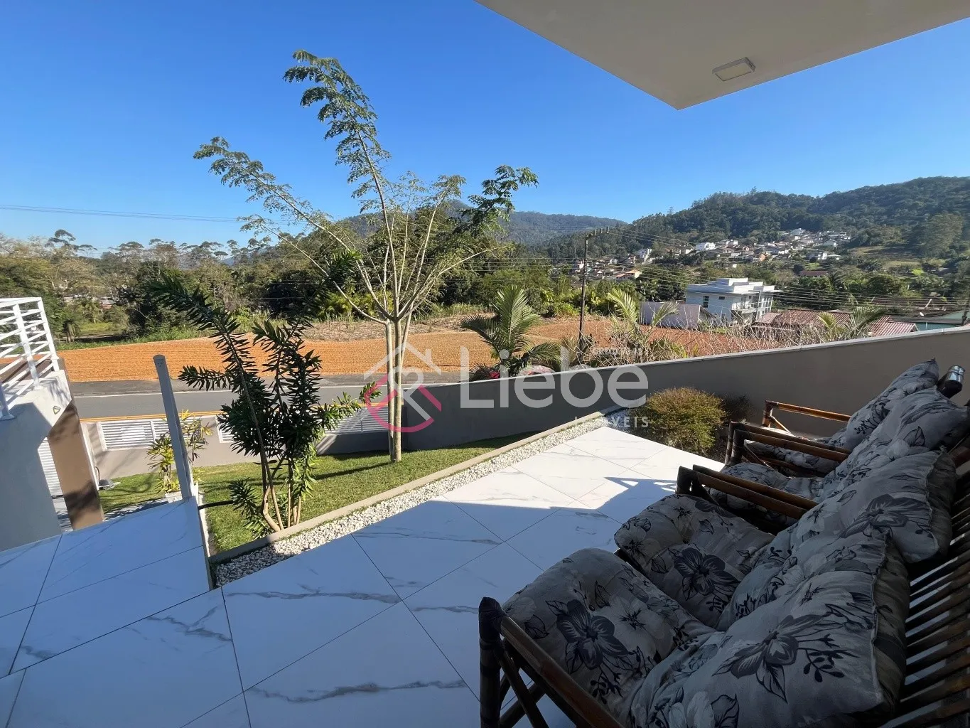 Linda CASA mobiliada no Centro da Cidade de Pomerode com 175,00m de área construída num terreno de 450,02m. — foto 6