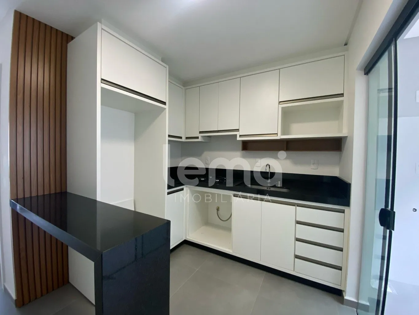Sobrado semimobiliado com 2 dormitórios, no bairro Água Verde, em Blumenau. — foto 2