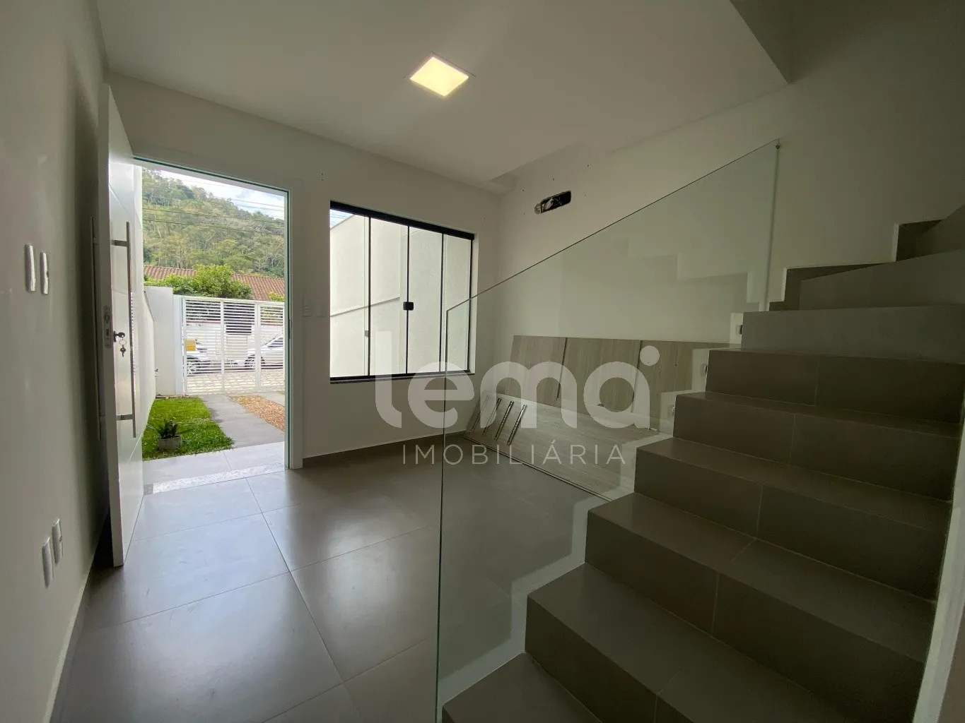 Sobrado semimobiliado com 2 dormitórios, no bairro Água Verde, em Blumenau. — foto 5