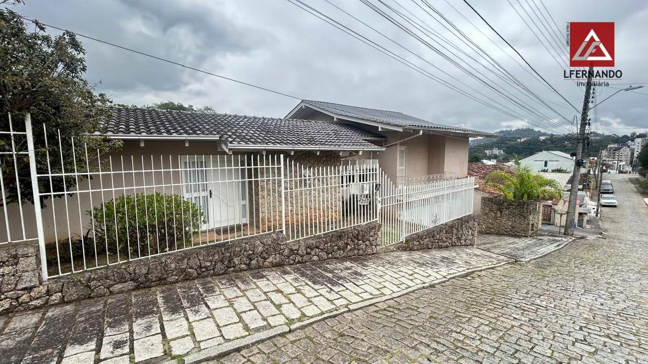 Casa com 3 dormitórios para alugar, 321 m - Velha - Blumenau/SC — foto 2
