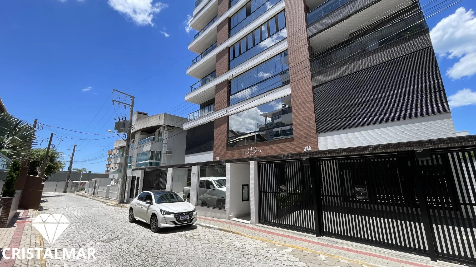 FLAT FINAMENTE MOBILIADO E DECORADO A 150 METROS DA PRAIA DE BOMBAS - foto 1