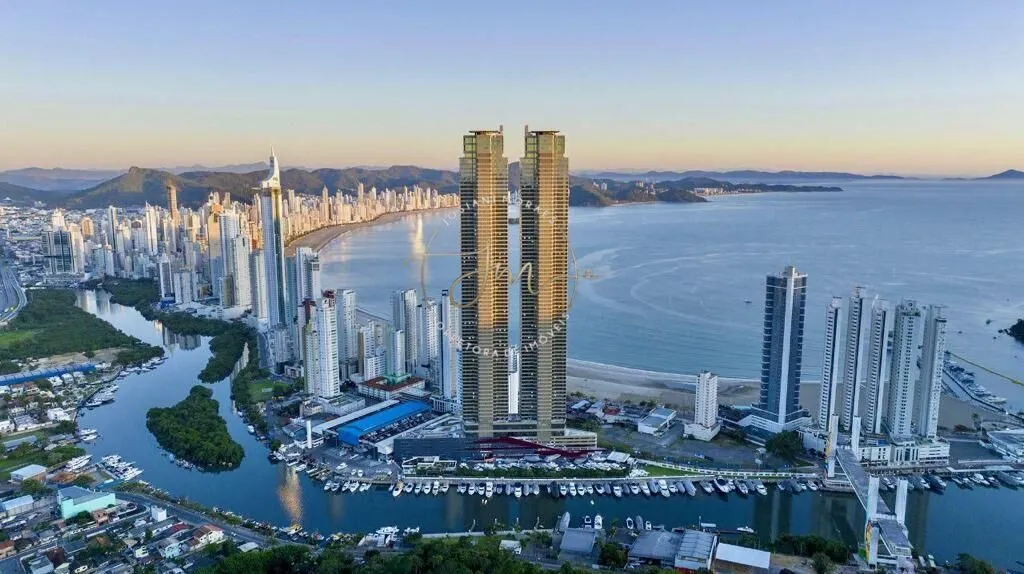 Apartamento de Alto Padrão no Yachthouse em Balneário Camboriú - foto 1
