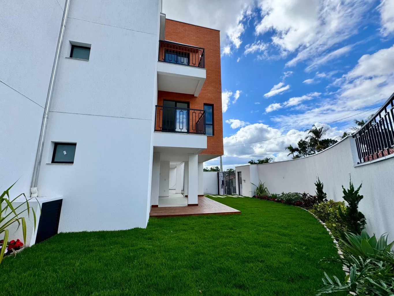 Sobrado Triplex na Escola Agrícola - Sofisticação e Conforto! — foto 4