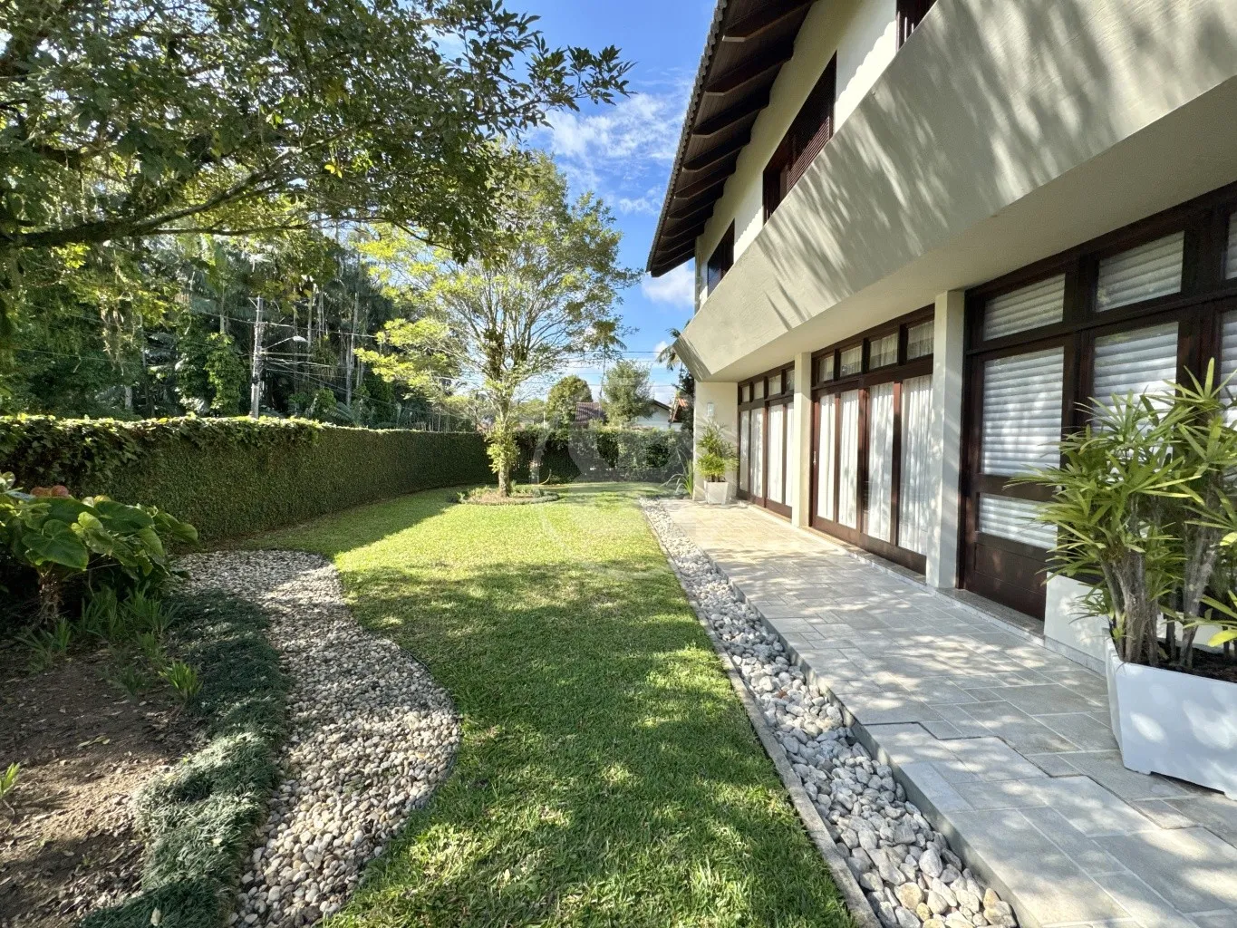 Casa Ampla de Alto Padrão com 4 Dormitórios à Venda no Condomínio Coronel Feddersen em Blumenau/SC — foto 4
