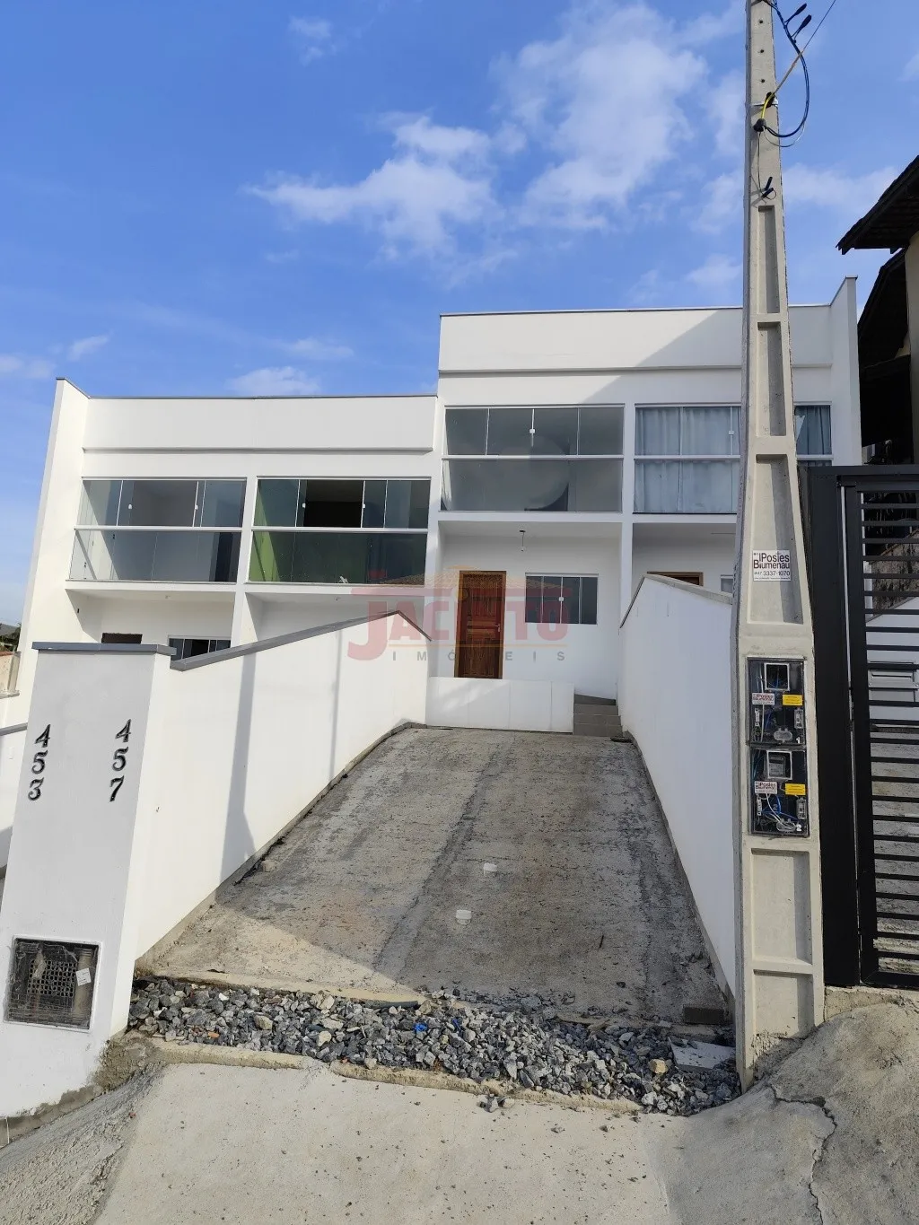 Sobrado novo com 2 suítes no bairro Fortaleza. - foto 1