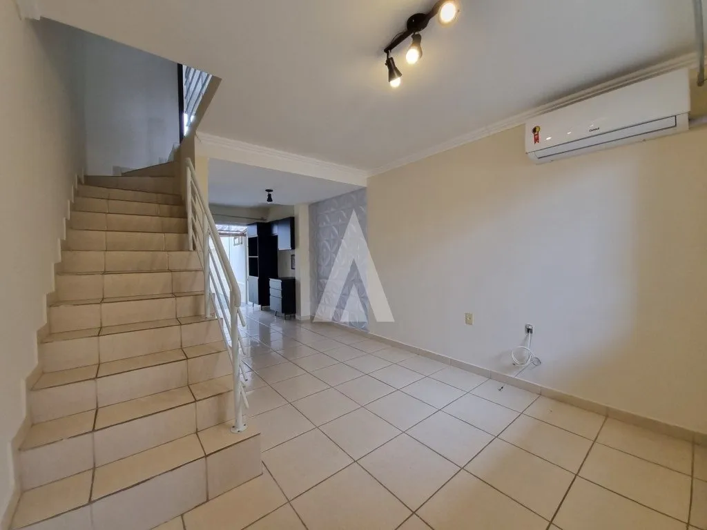 Casa Geminada com 2 quartos à venda no bairro Iririu em Joinville, por R$ 375.000,00. — foto 2
