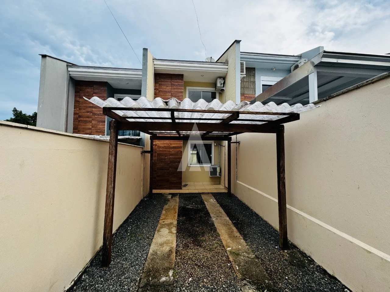 Casa Geminada com 2 quartos à venda no bairro Iririu em Joinville, por R$ 375.000,00. - foto 1