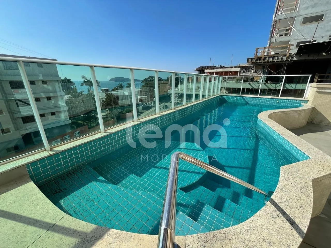 Apartamento com 2 quartos, sendo 2 suítes, mobiliado com vista mar - Penhas/SC - foto 1