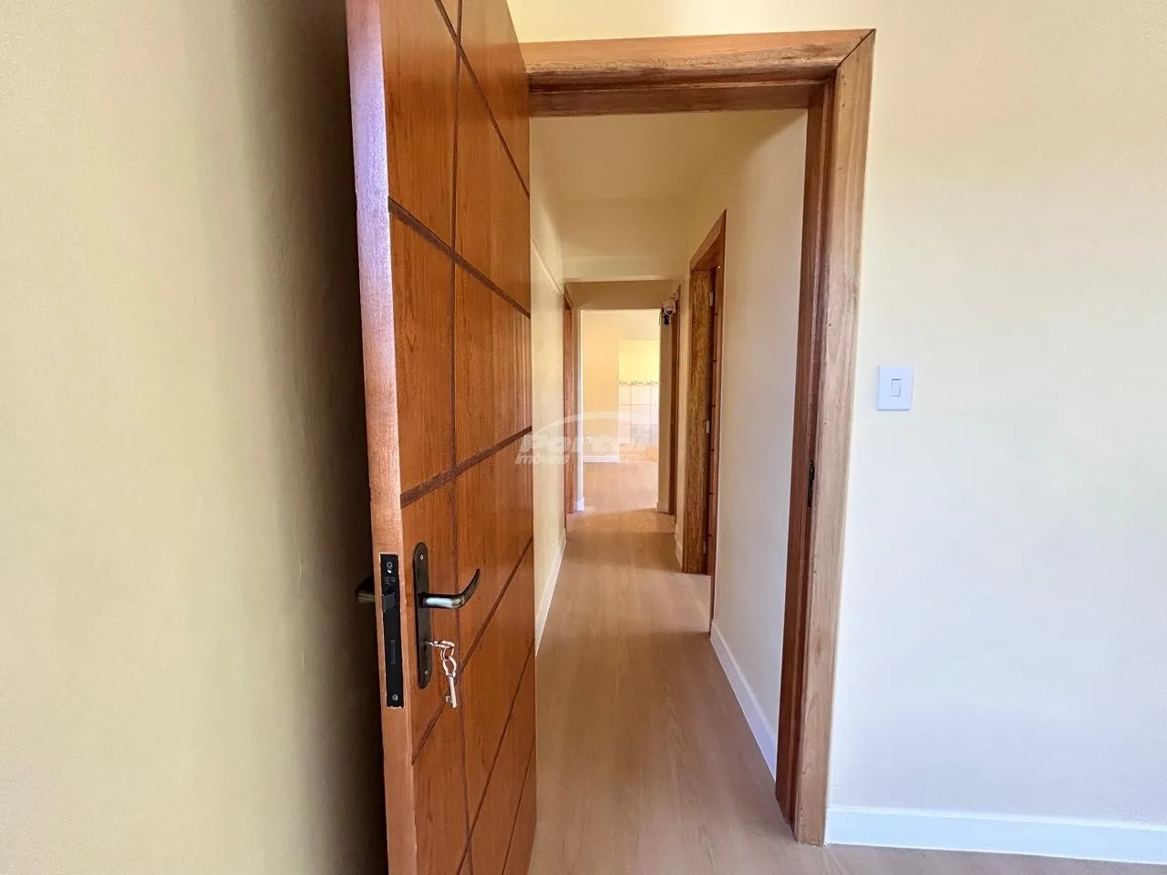 Apartamento reformado pronto para morar no centro de Balneário Piçarras apenas 200 metros da praia. — foto 7