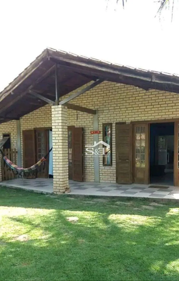 Casa 3 dormitórios, terreno amplo com piscina e churrasqueira! - foto 1