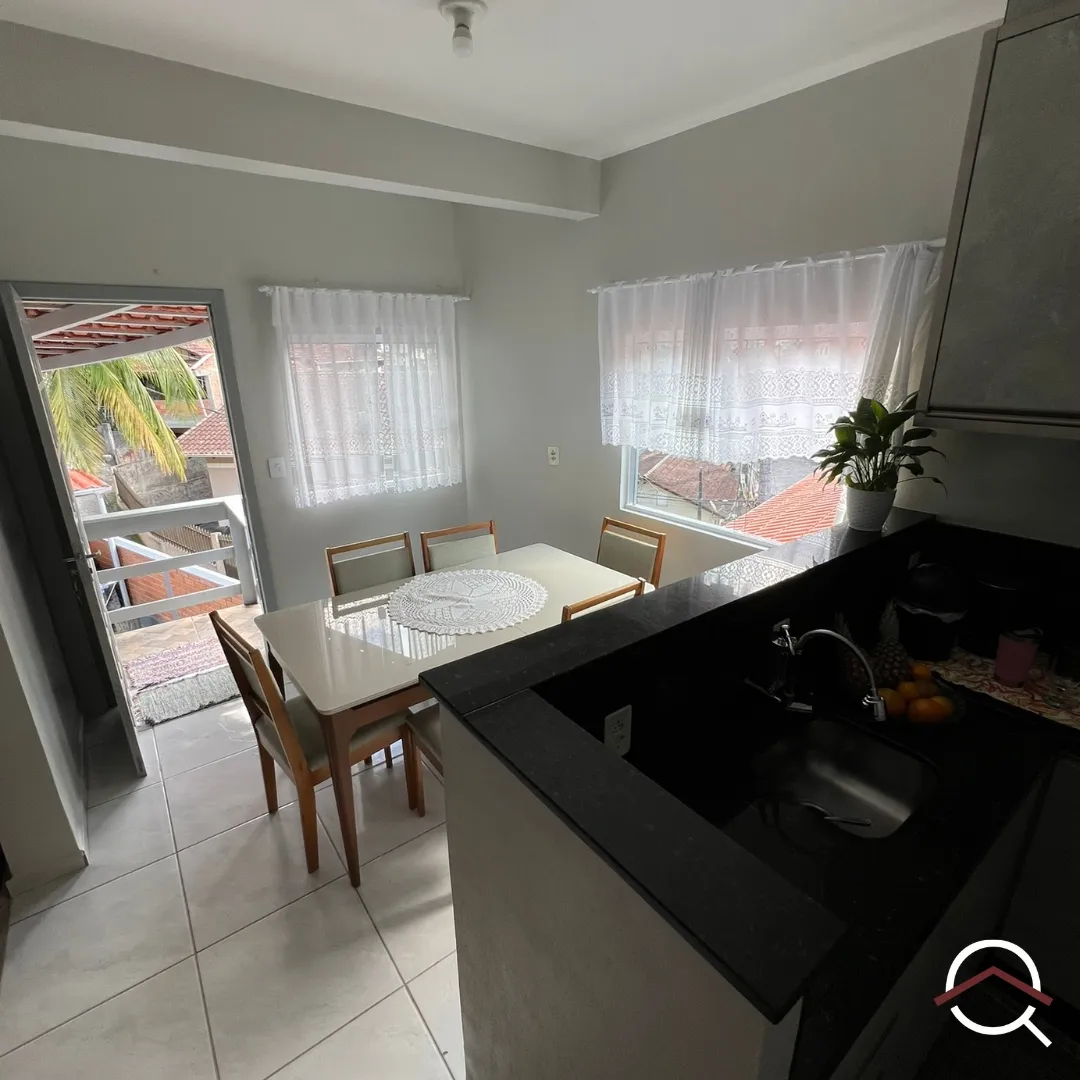 Linda casa mista com móveis planejados no bairro Garcia - foto 1