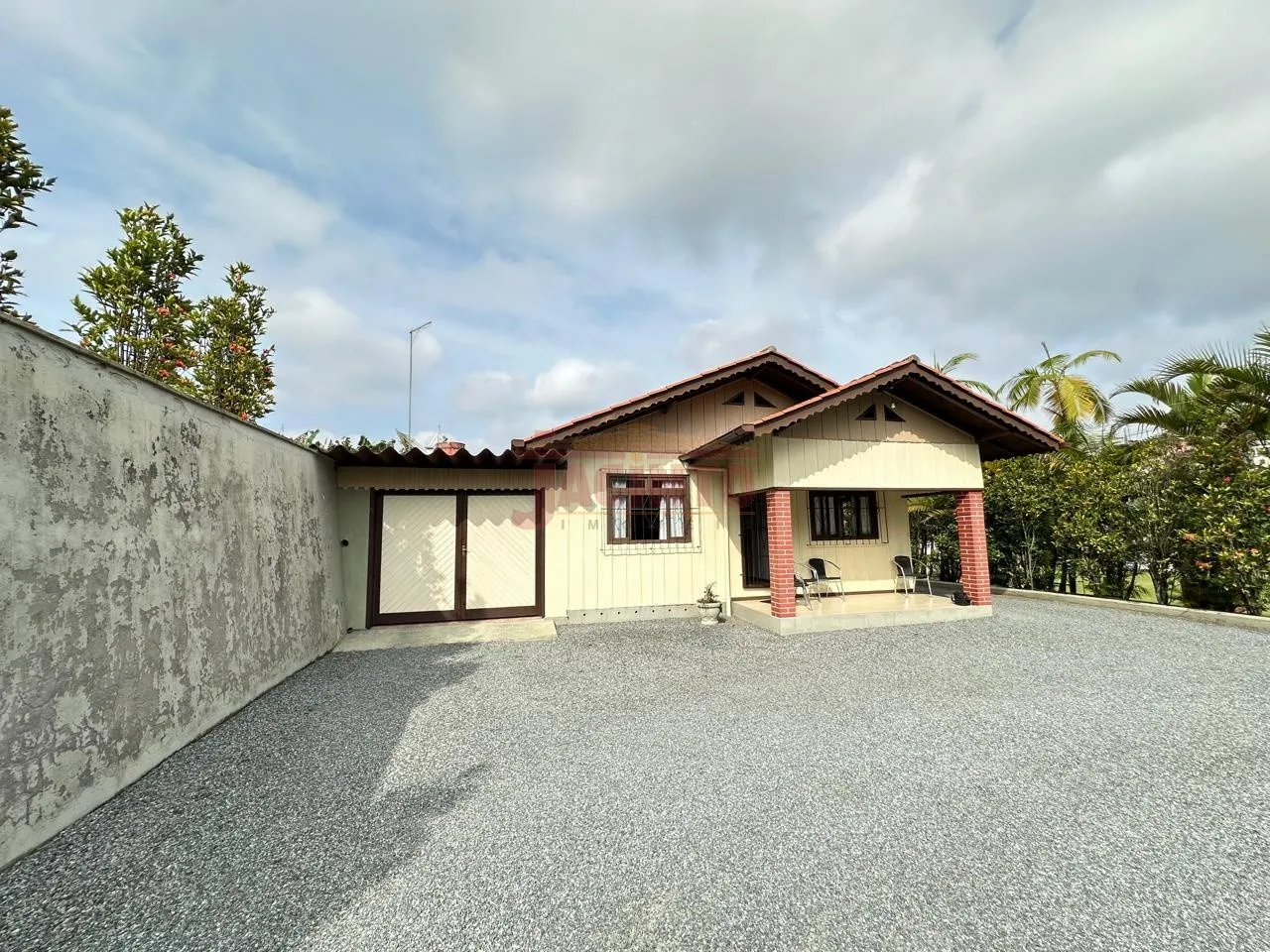 Amplo terreno na Itoupavazinha, com área de 2.500m (50X50), com casa mista de 4 quartos e mais uma kitnet nos fundos. — foto 2