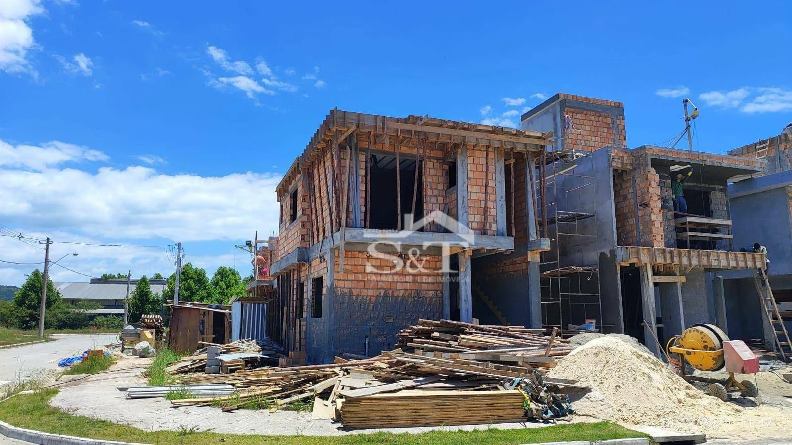 Sobrado Isolado, ótima localização em Canasvieiras, loteamento planejado! Escritura Pública — foto 4