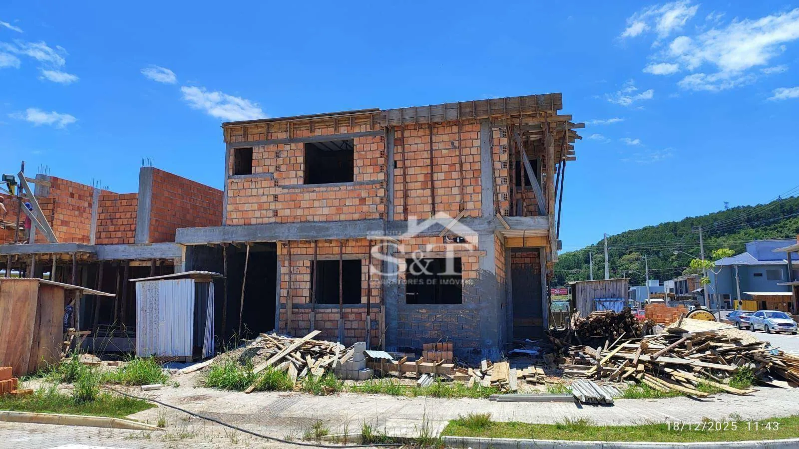 Sobrado Isolado, ótima localização em Canasvieiras, loteamento planejado! Escritura Pública — foto 5