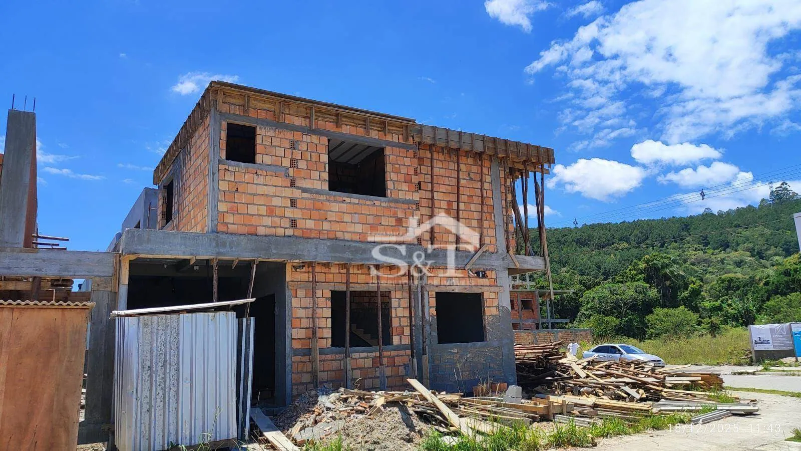 Sobrado Isolado, ótima localização em Canasvieiras, loteamento planejado! Escritura Pública — foto 6
