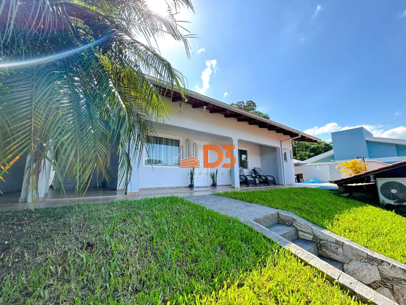 Casa imponente, com amplo jardim e piscina privativa à venda no bairro Tribéss — foto 2