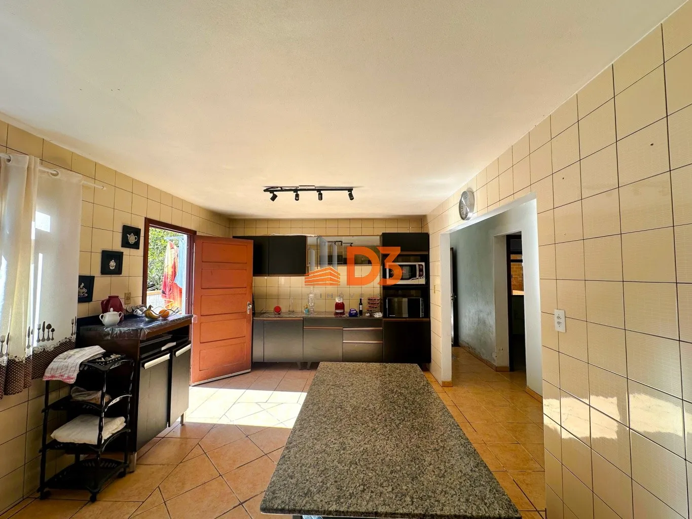 Ampla casa com 6 dormitórios no bairro Valparaíso — foto 7