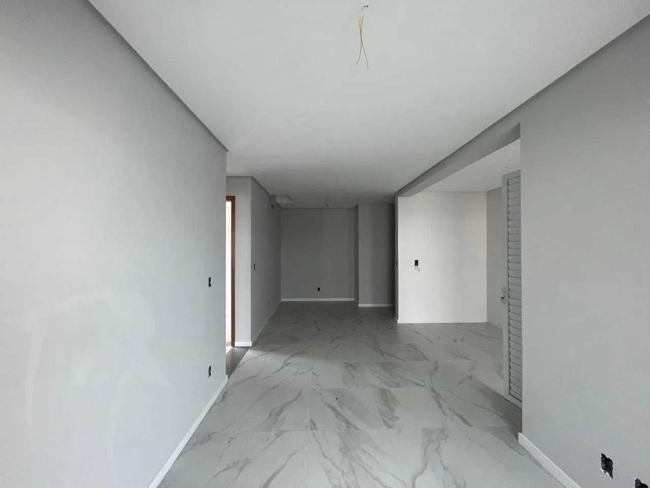 Apartamento novo residencial, muito bem localizado no Bairro Tapajós, Indaial/SC; Próximo a Supermercados, farmácia, barbearias, empresas, colégios e diversos outros comércios; A 1,5 km do Centro de Indaial. Fácil acesso a BR 470. — foto 2