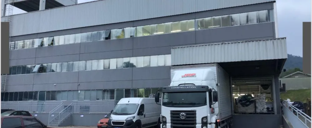 LOCAÇÃO GALPÃO - PRÓXIMO COMPLEXO DO BADENFURT - foto 1