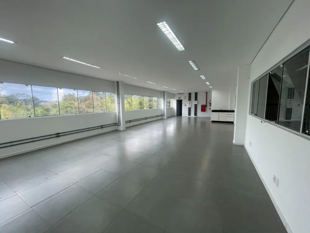 LOCAÇÃO GALPÃO - PRÓXIMO COMPLEXO DO BADENFURT — foto 4