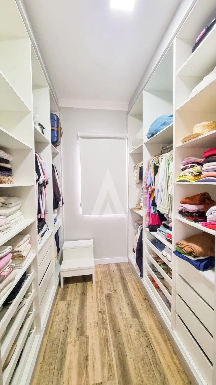 Casa em condomínio fechado com 3 suítes à venda no bairro Saguaçú em Joinville-SC de R$2.890.000,00 por R$2.390.000,00. — foto 7