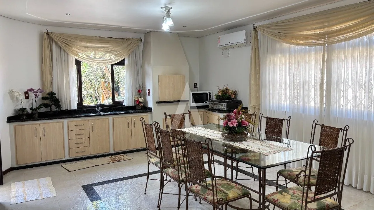 Casa com 1 suíte e 2 quartos à venda no bairro Iririú em Joinville-SC de R$1.150.000,00 por R$999.000,00. — foto 2